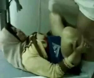 Beyaz ama boşalmaporno gömlek yarıklar
